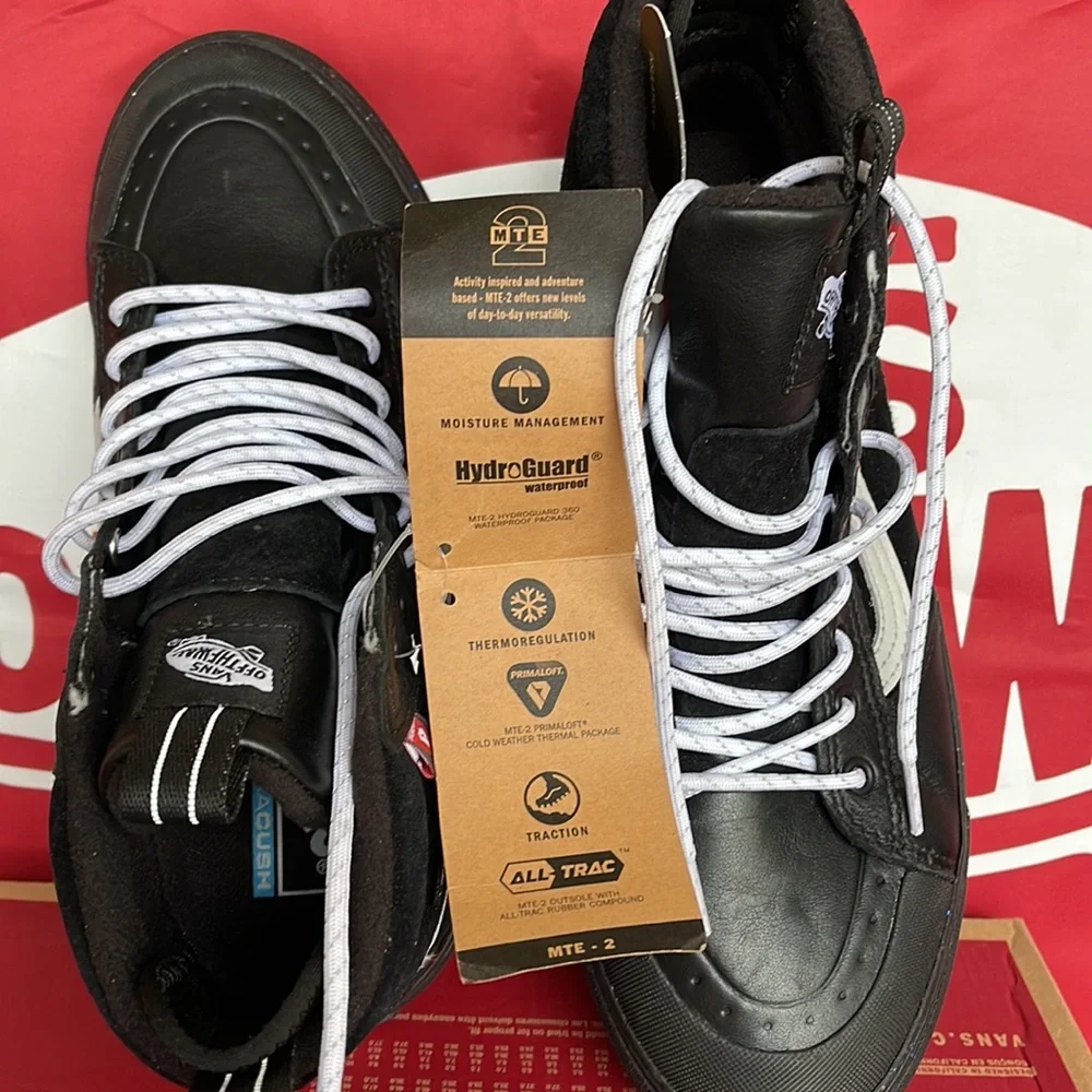 Vans WMNS Sk8-HI Mte-2
Glitter Black Glitter
VNOA5HZZUNM
Boots - sneakers - Picture 13 of 16
